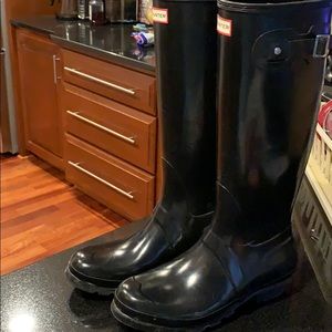 Barely worn! Black tall glossy hunter boots